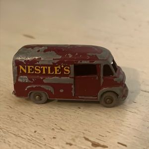Matchbox no69 commer 30 CWT Van Nestles Lesney England gray wheels 1959